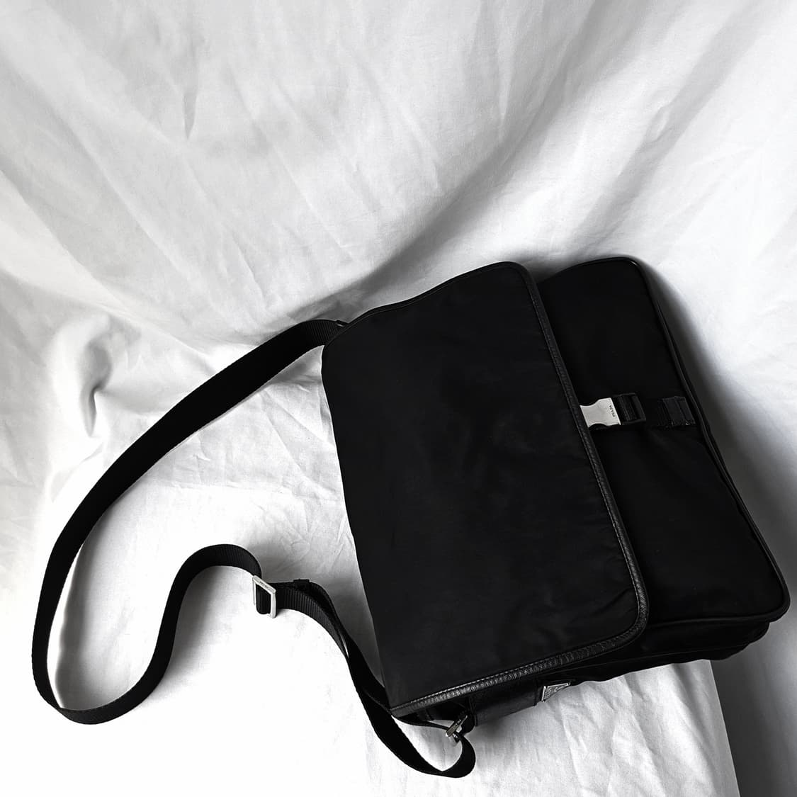 [정품 PRADA] 프라다 사이드로고 나일론 메신저백 크로스백 남녀공용 상품이미지8