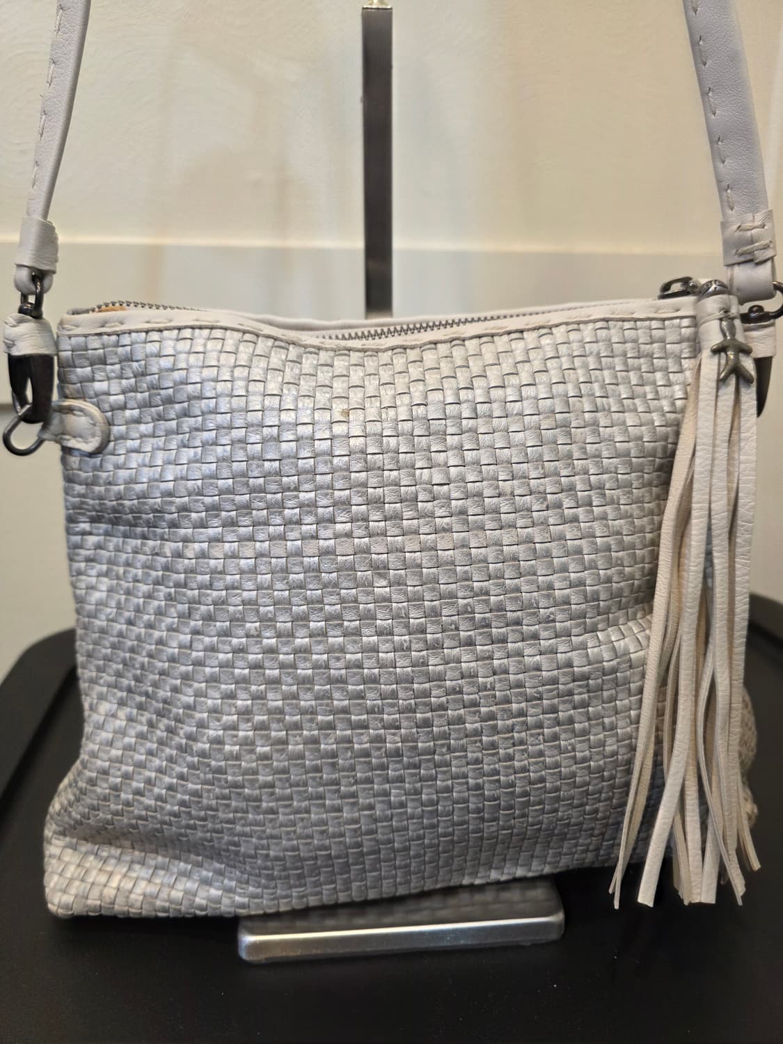 헨리베글린 양가죽 위빙 실버 크로스백 상품이미지4