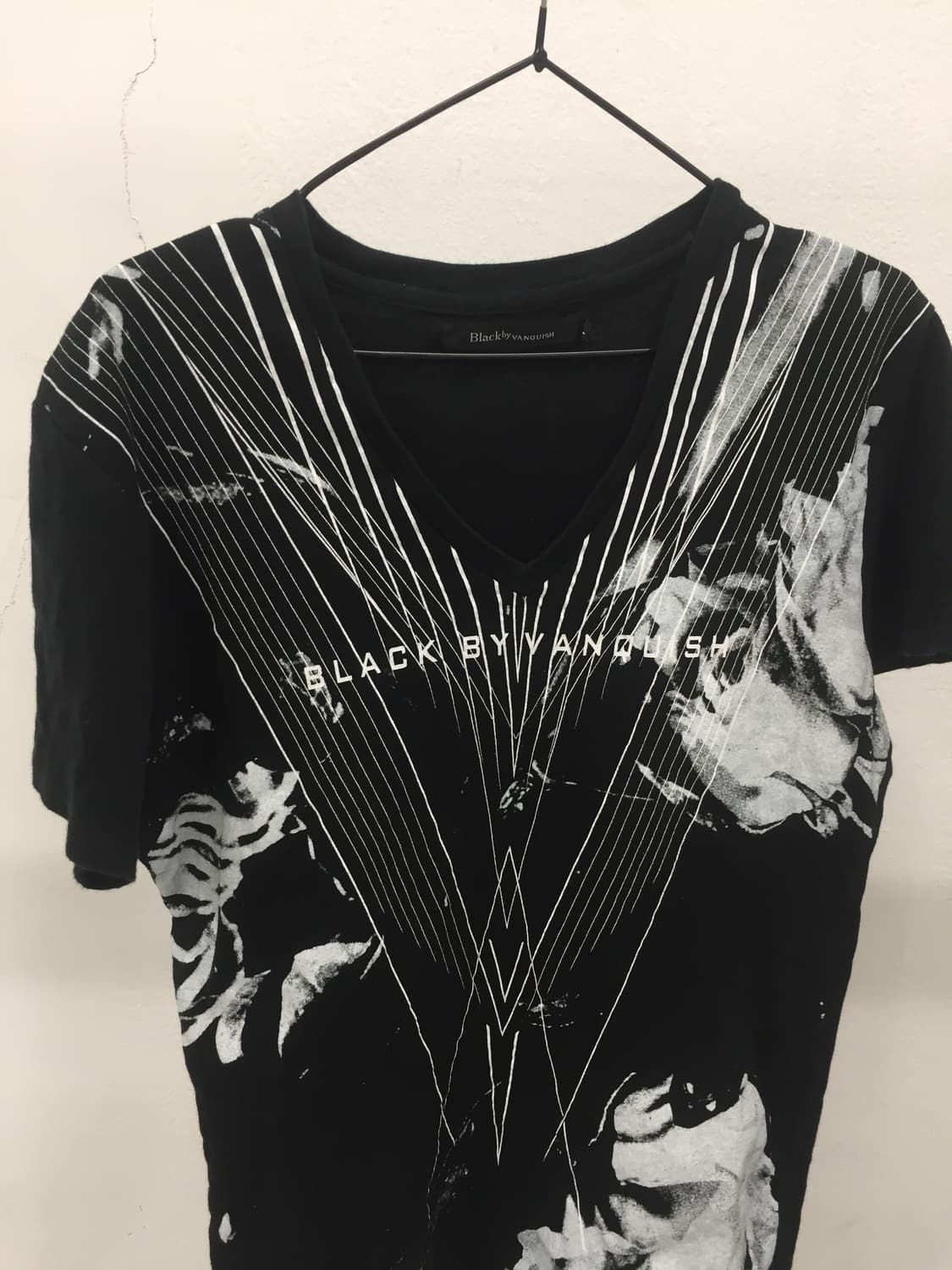 Black by Vanquish v-neck top  상품이미지2