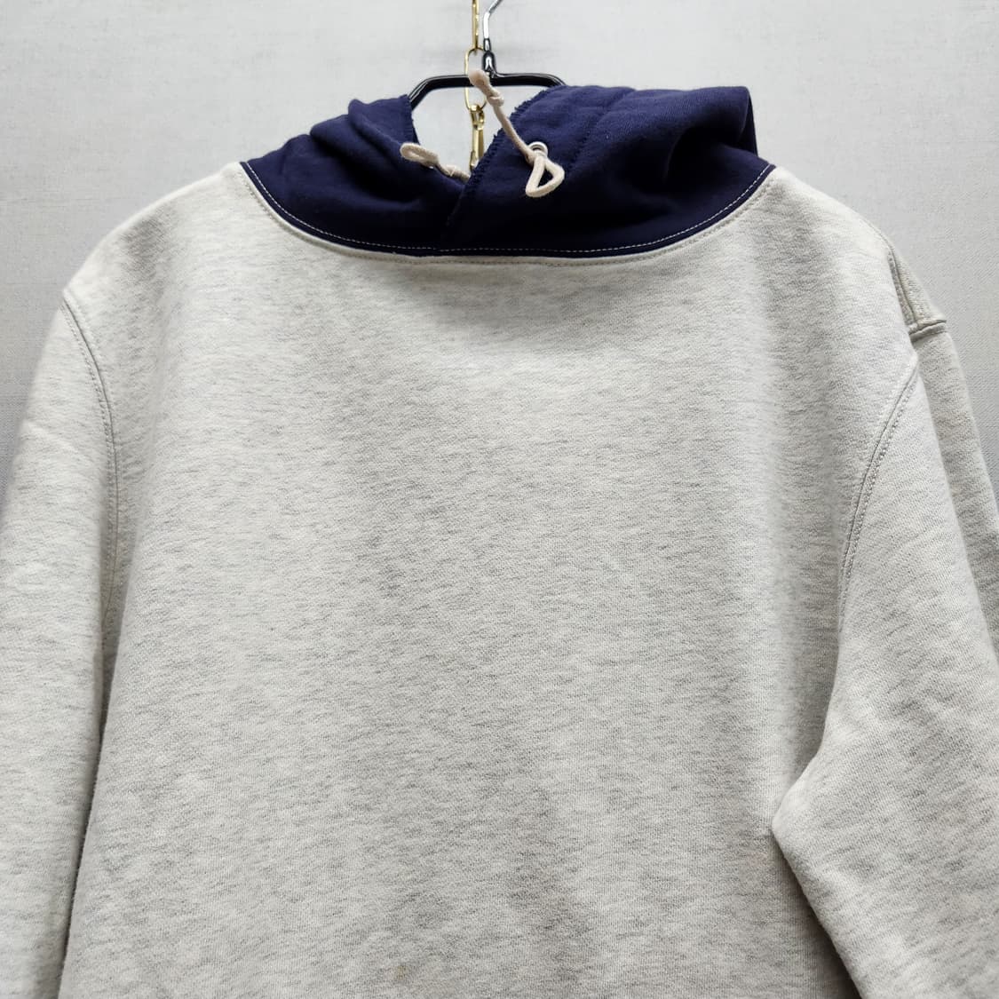 헤지스 로고자수 컬러배색 후드티 100(L) 남여공용 상품이미지2