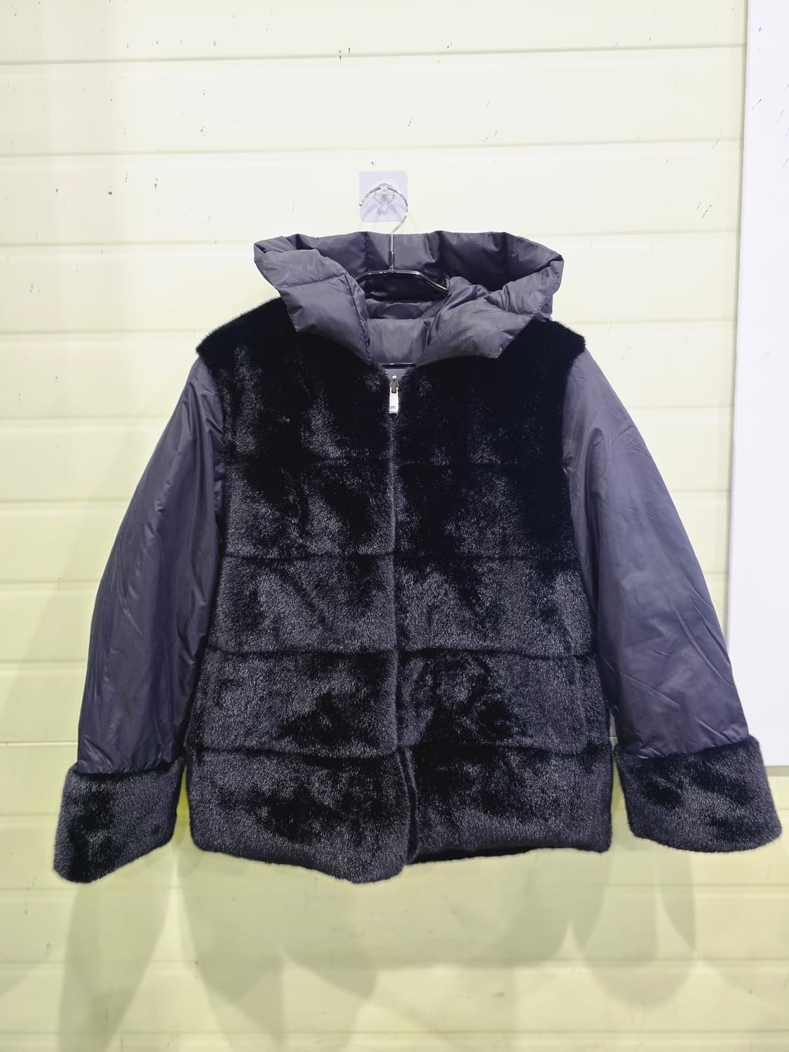 블랙 퍼 후드 패딩 점퍼 상품이미지1