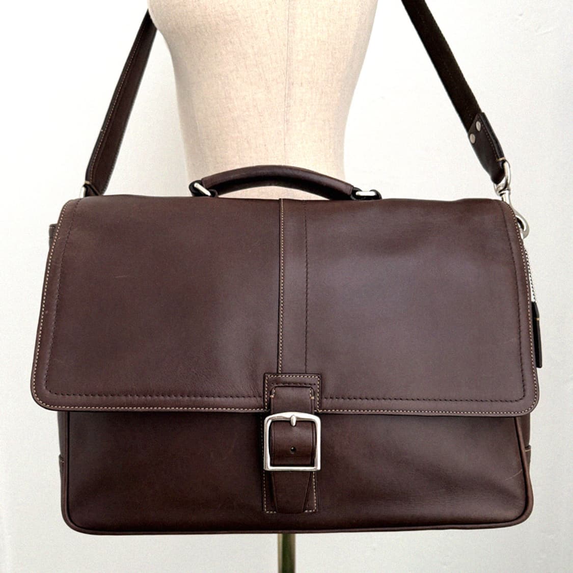 코치 버클 브리프케이스 다크브라운 크로스 서류가방 상품이미지1