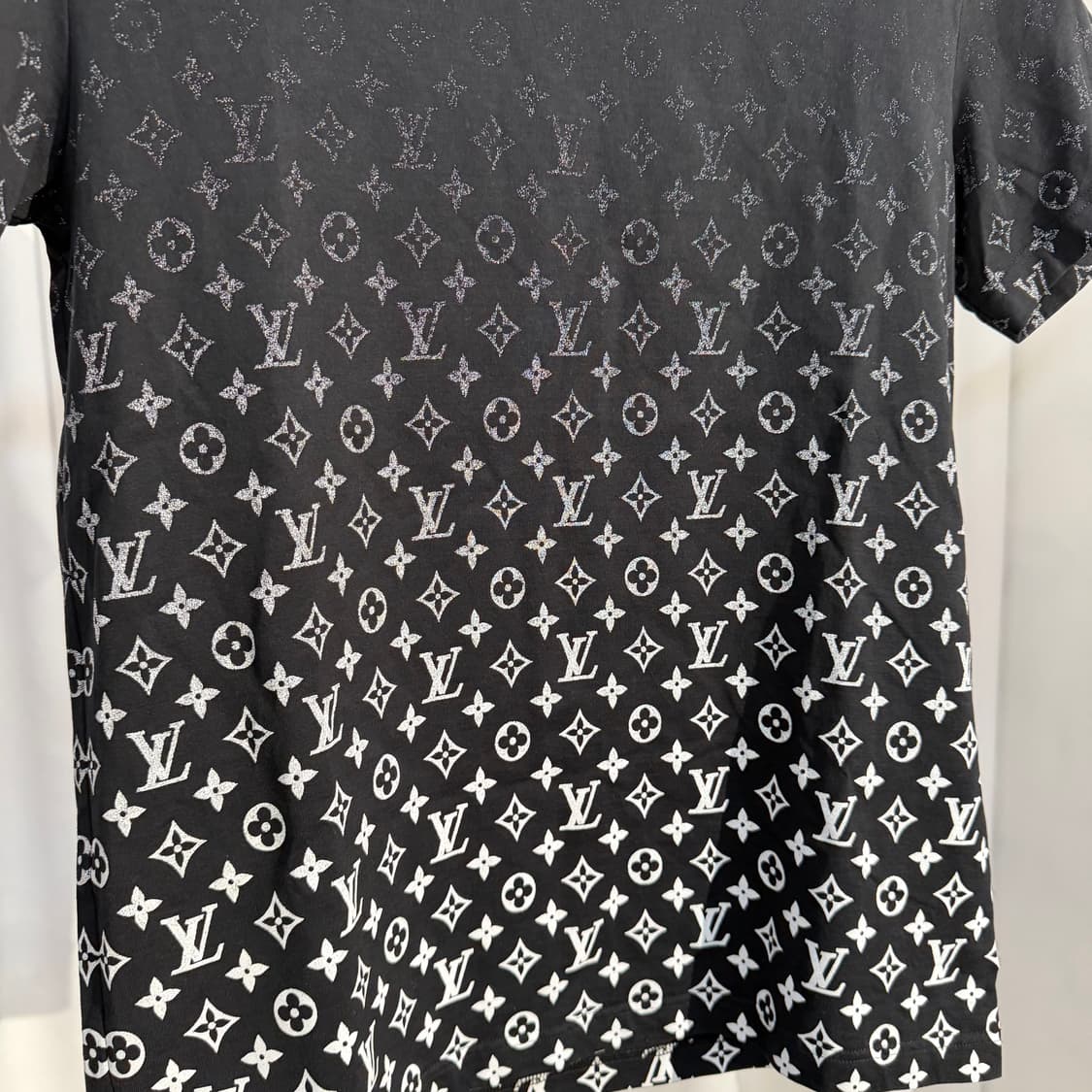 A+ / XL 루이비통 모노그램 그라디언트 반팔 티셔츠 백화점판 상품이미지2