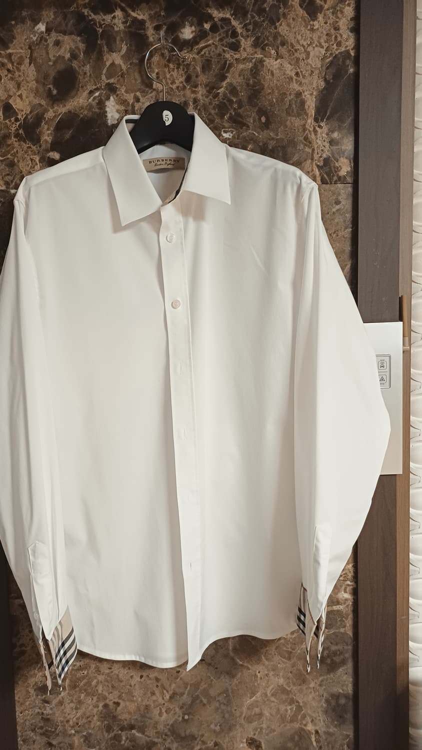 캐시미어 버버리 화이트 셔츠 상품이미지1