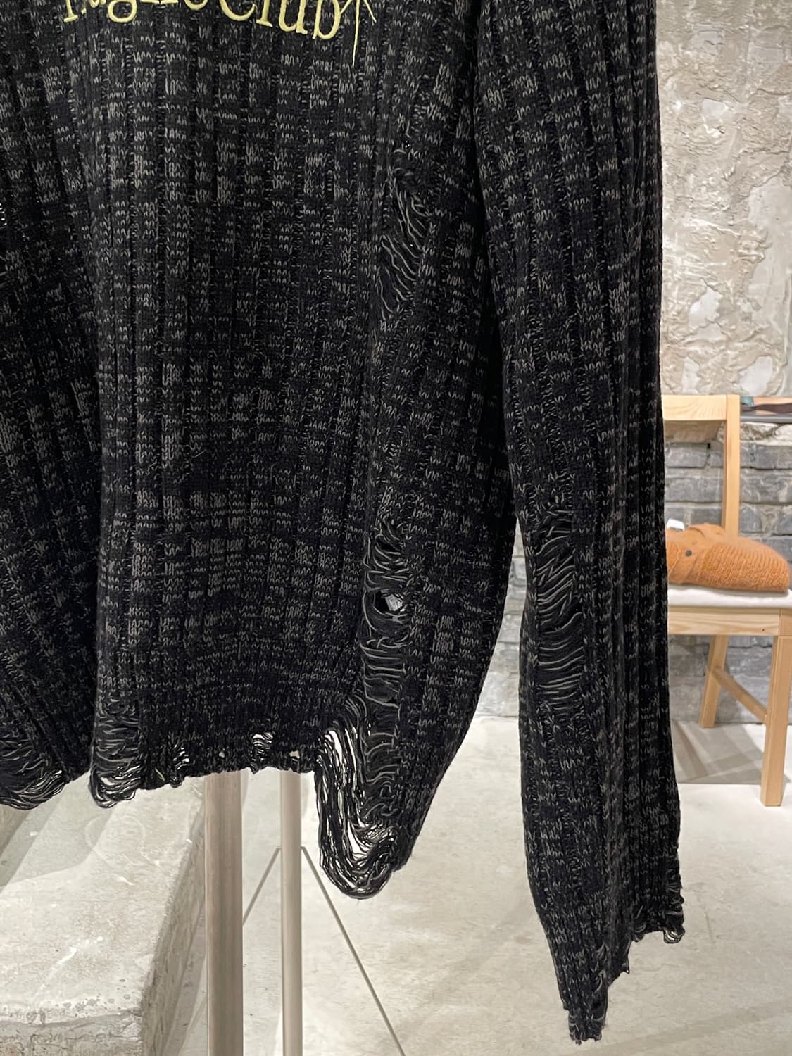 메인부스 블랙 프래자일 클럽 데미지 스웨터 상품이미지5