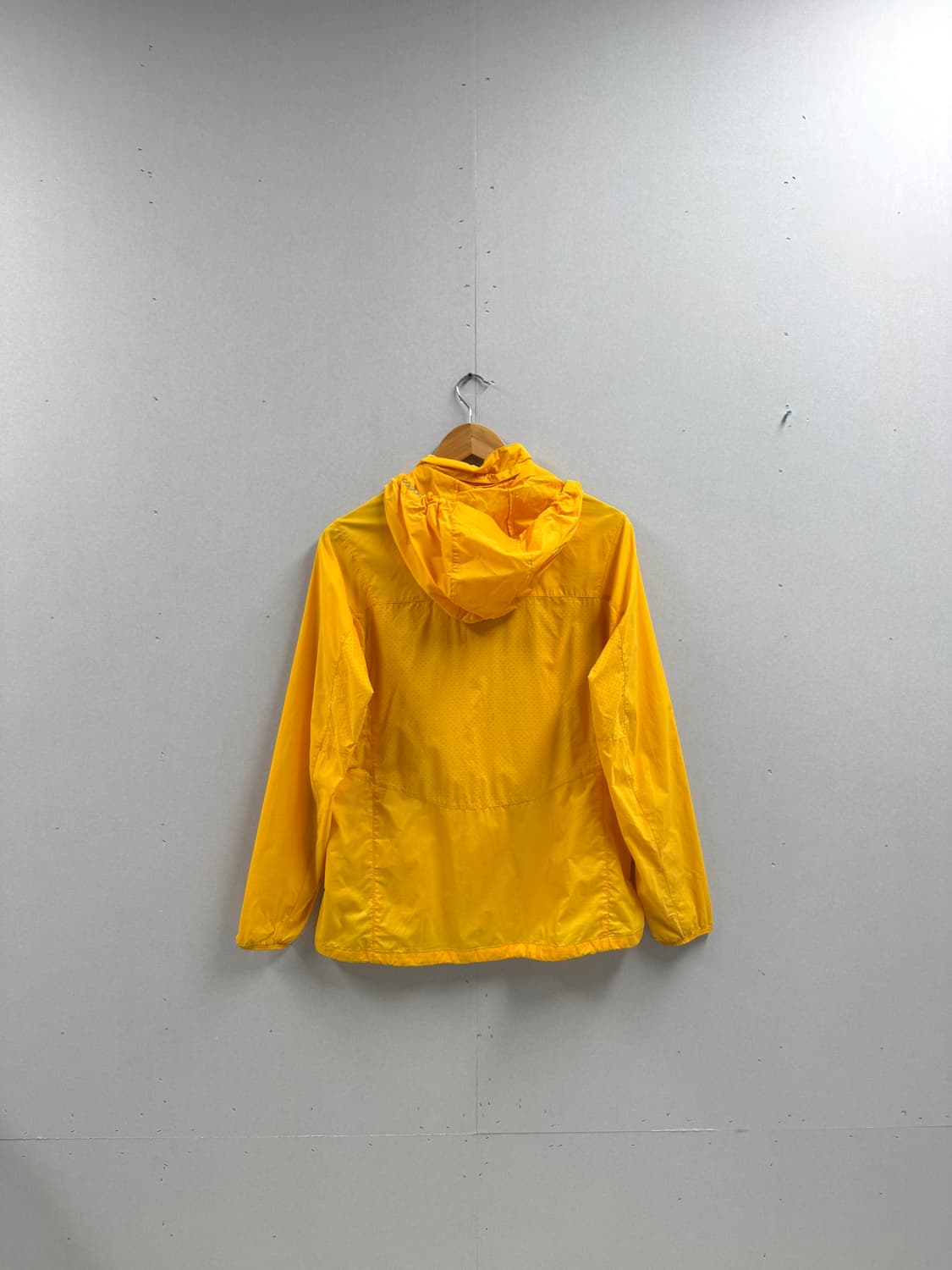 여성 100 / 코오롱스포츠 경량 바람막이 옐로우 상품이미지4