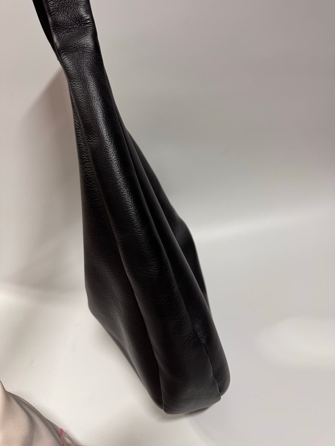 베라왕 샹스 블랙 가죽 호보백 상품이미지3