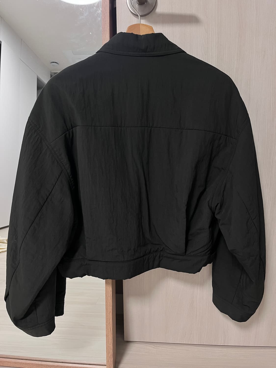 아모멘토 CROP PADDED JACKET 상품이미지4