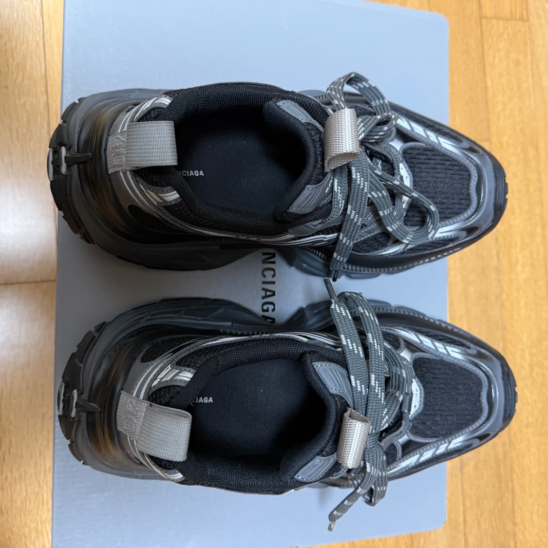 발렌시아가 6xl 블랙 그레이 상품이미지2