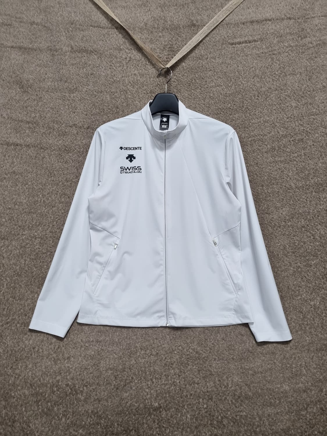 데상트 남성 스위스 트라이애슬론팀 기능성 집업 상품이미지1