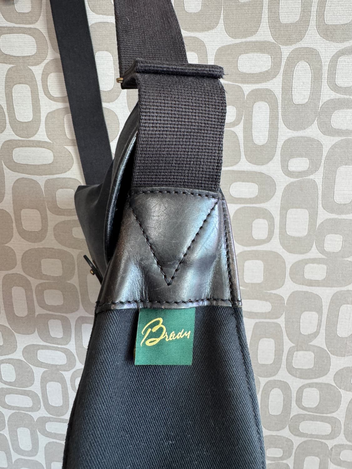 Brady bag 브래디백 아리엘 크로스 백 블랙 라지 상품이미지4