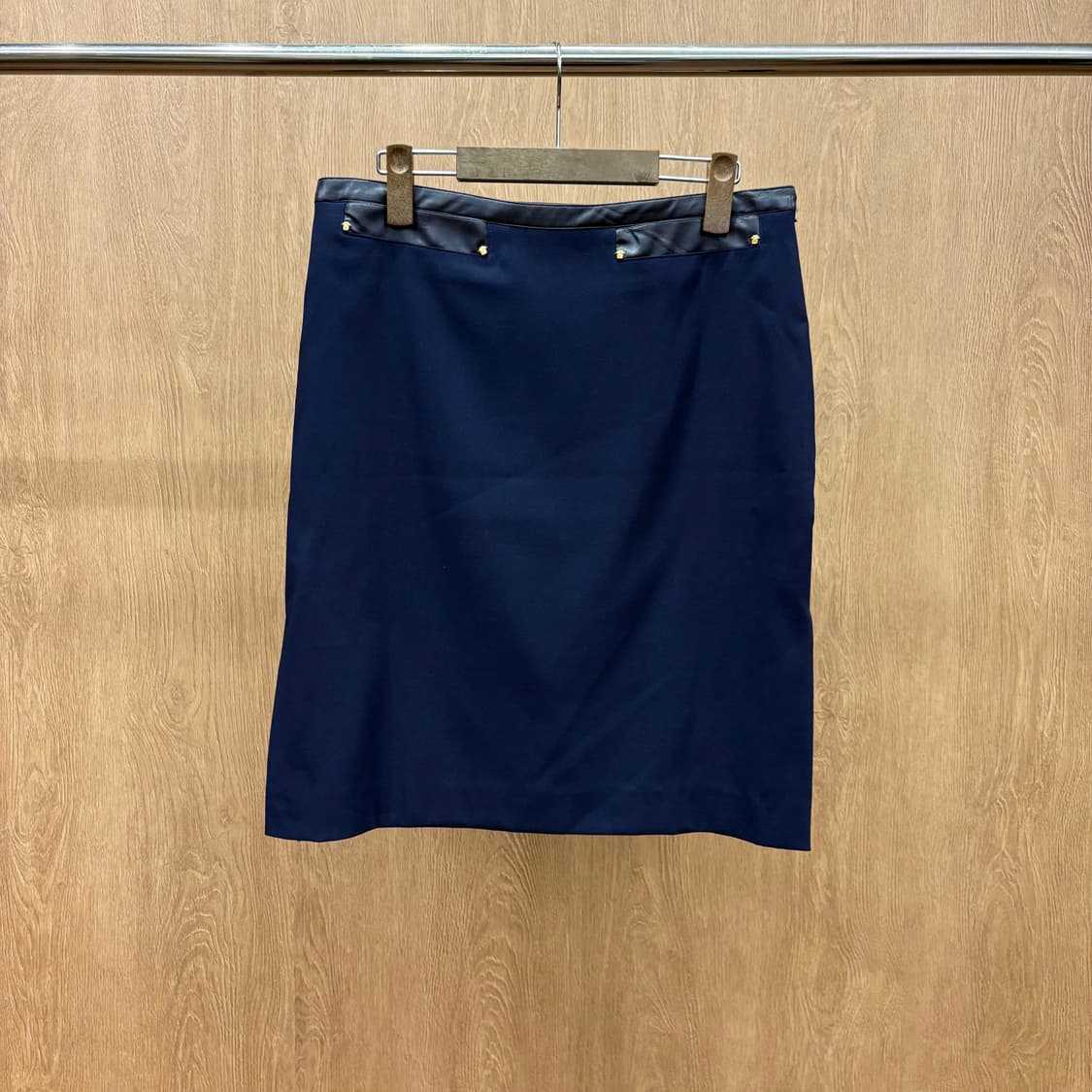 베르사체 펜슬 스커트 허리 블랙 레더 트리밍 골드 장식 디테일 네이비 상품이미지2