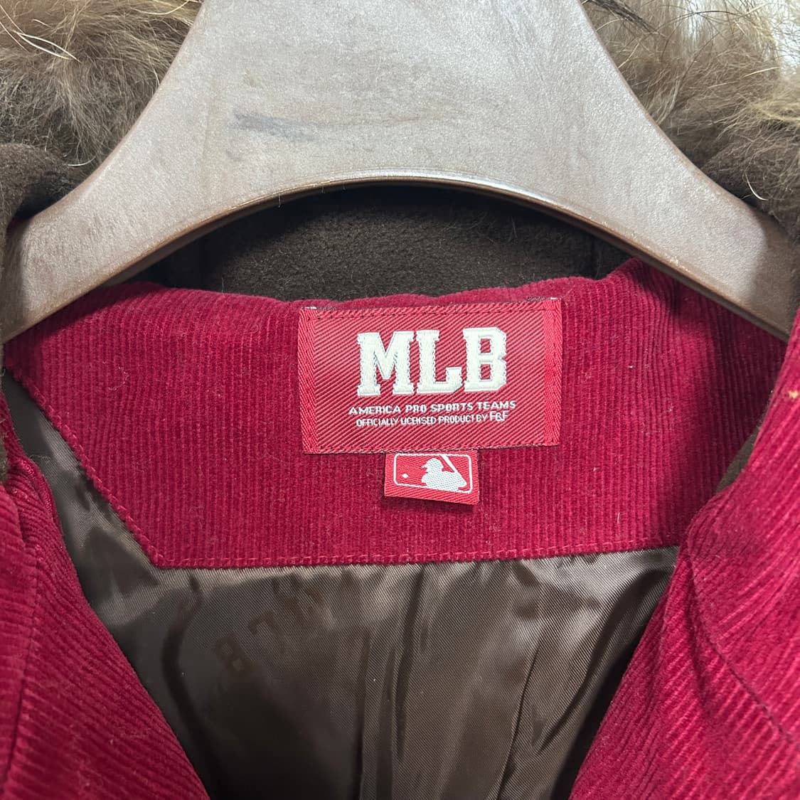 MLB 필라델피아 필리스 덕다운 코듀로이 푸퍼 자켓 울프죠 상품이미지5