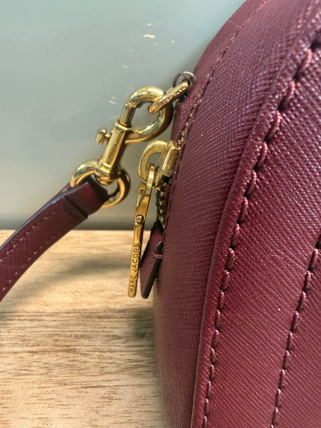 마크제이콥스 하프문 크로스백 상품이미지3