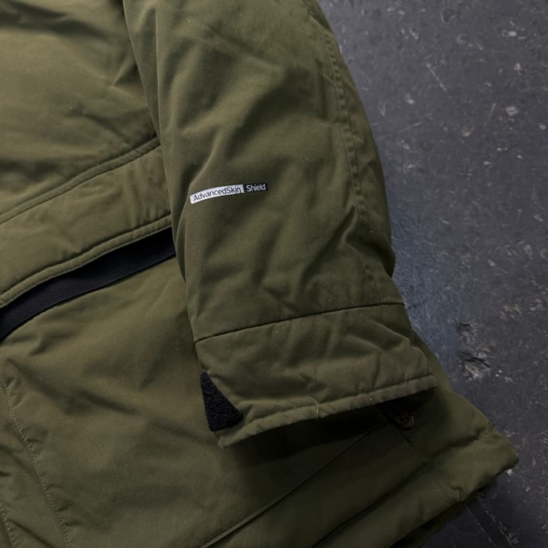 100 살로몬 덕다운 라쿤 패딩  상품이미지3