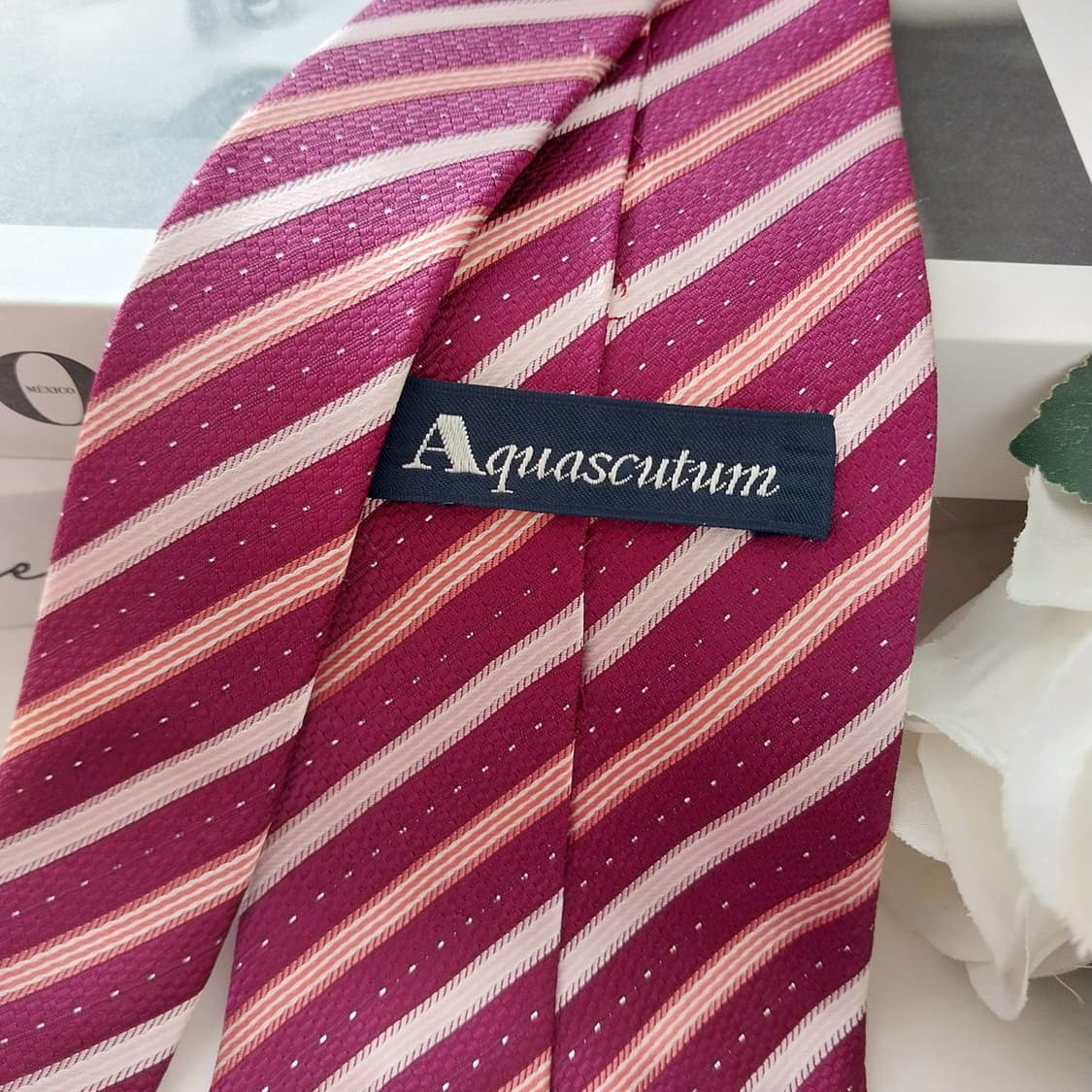 아쿠아스큐텀 실크 버건디 스트라이프 넥타이 9cm A+등급 K1127
 상품이미지6