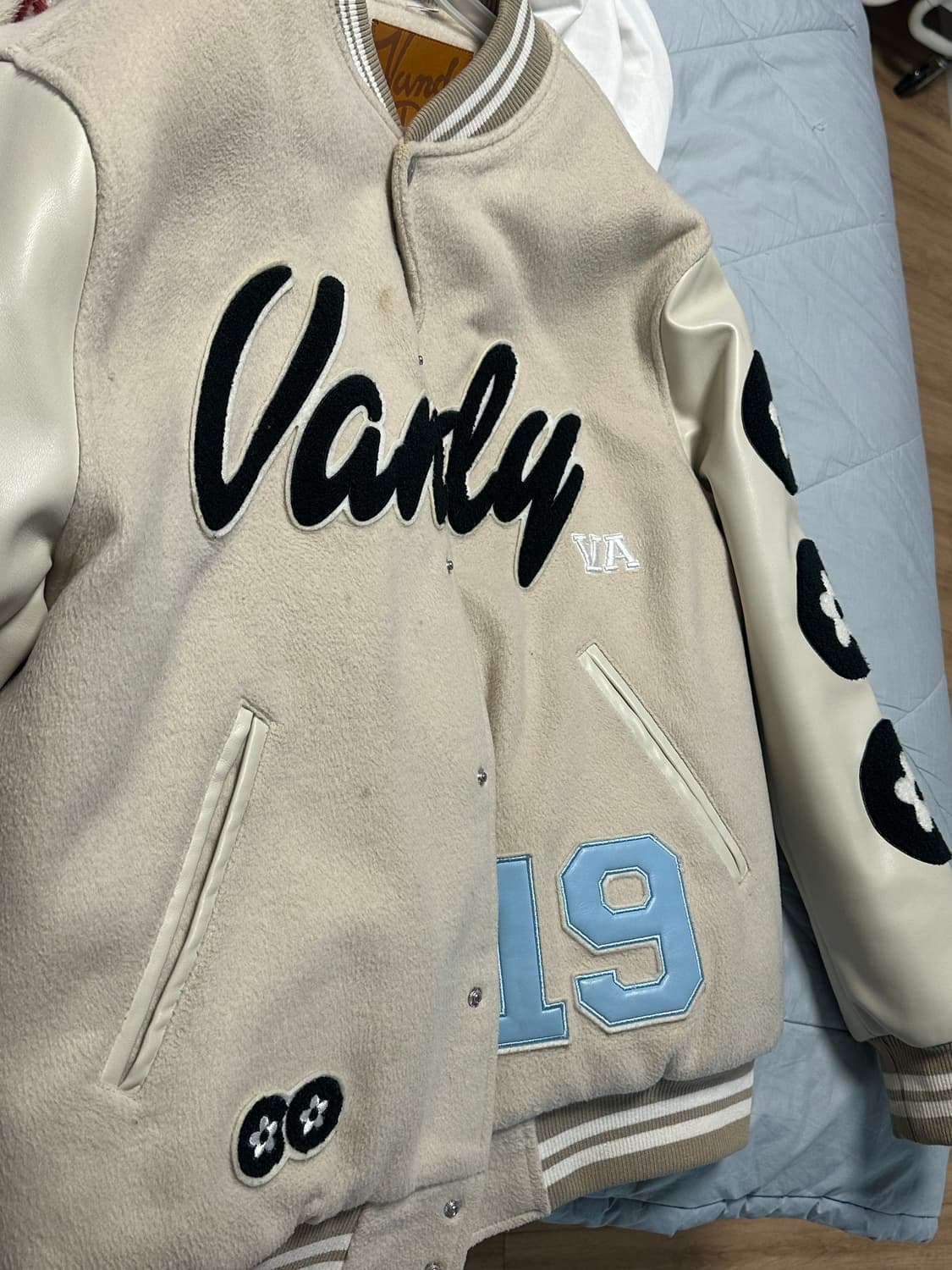 반디 더 펑크 레이싱 바시티 자켓 내츄럴 상품이미지2