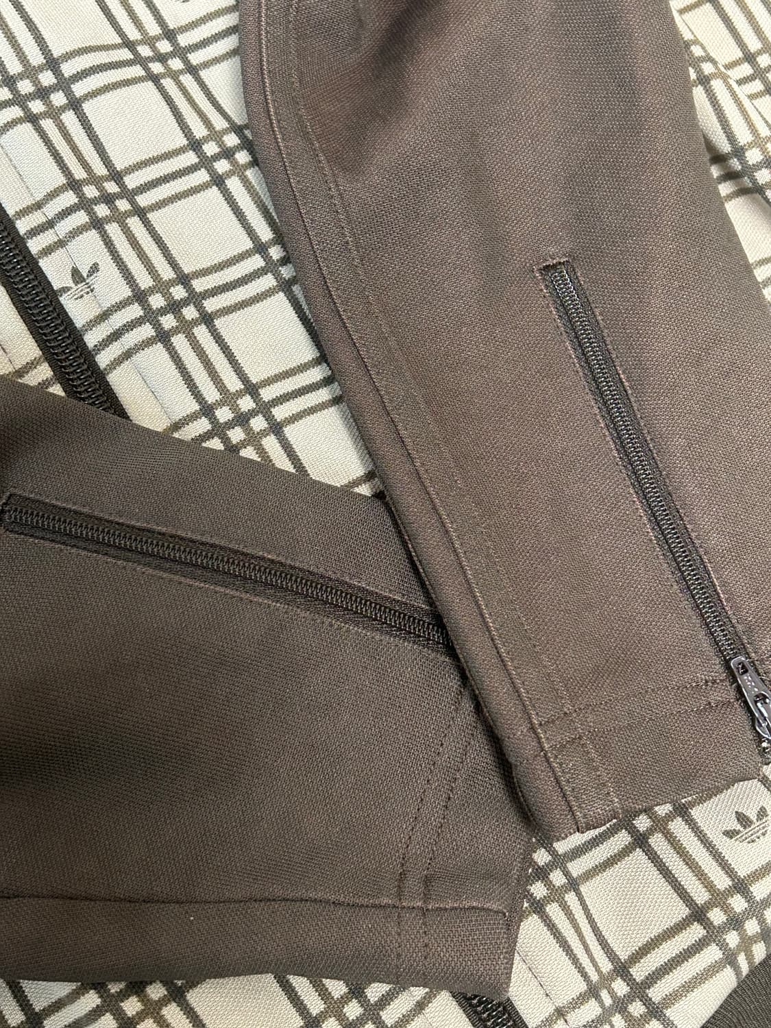 아디다스 다크브라운 체크 패턴 져지 상품이미지5