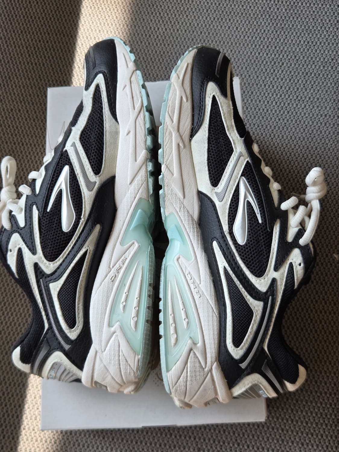 브룩스 러닝 아드레날린 GTS 4 운동화 상품이미지3