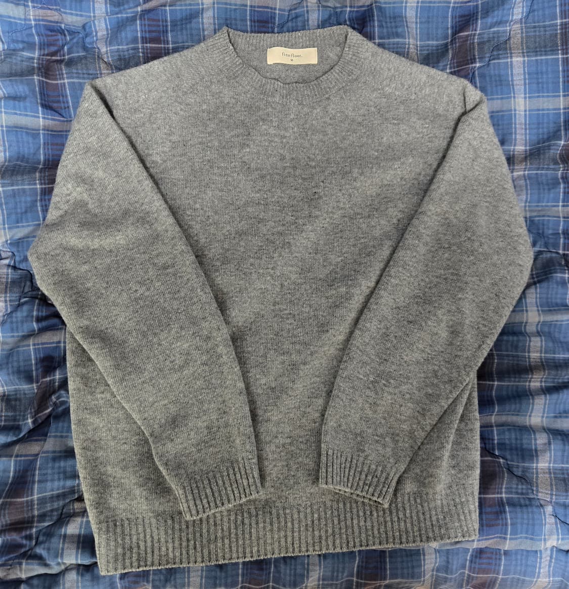 퍼스트 플로어 니트 에센셜 풀 오버 그레이 50 판매합니다. 상품이미지5