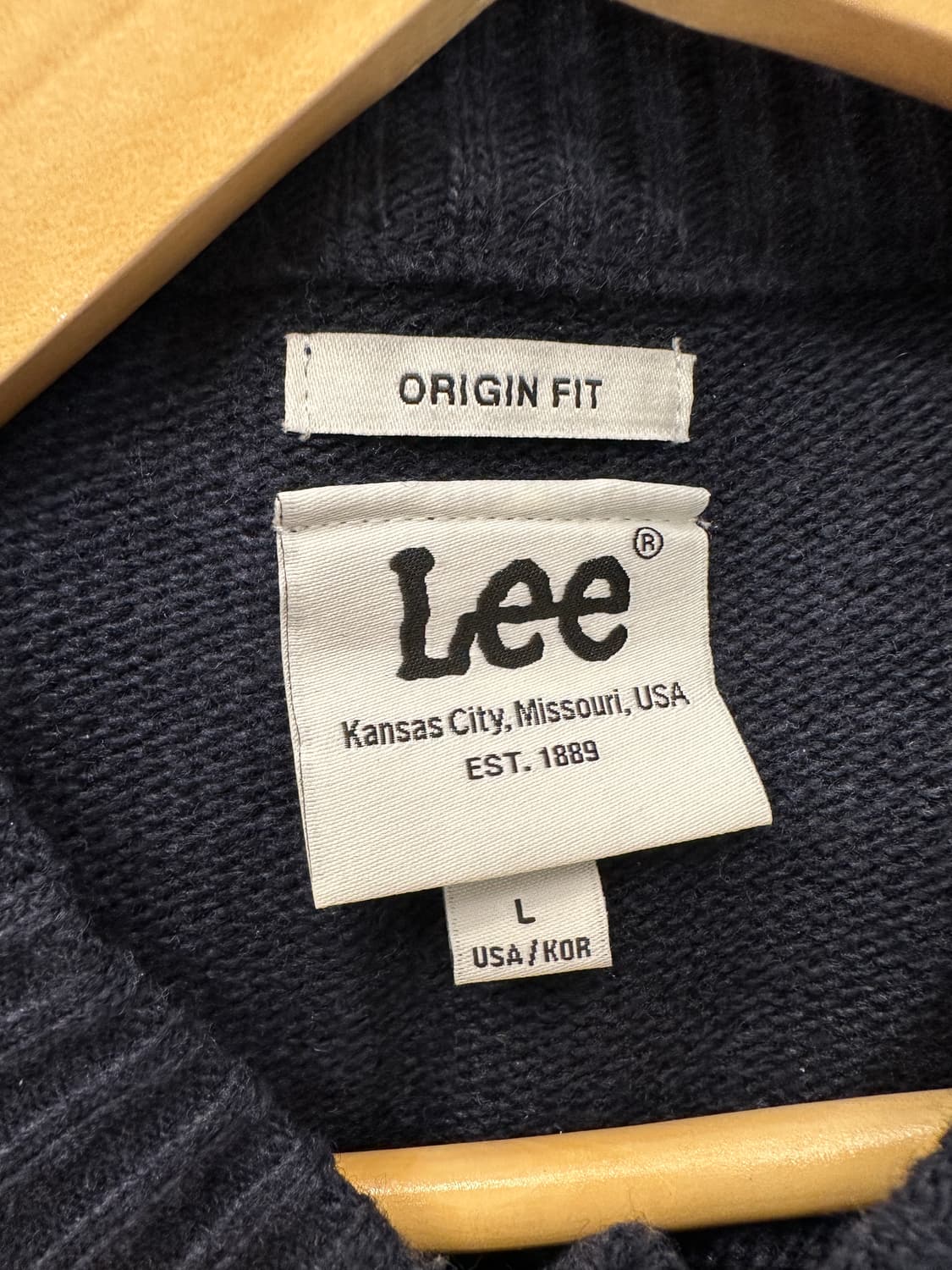 LEE 브랜드의 네이비 색상 니트 상품이미지4