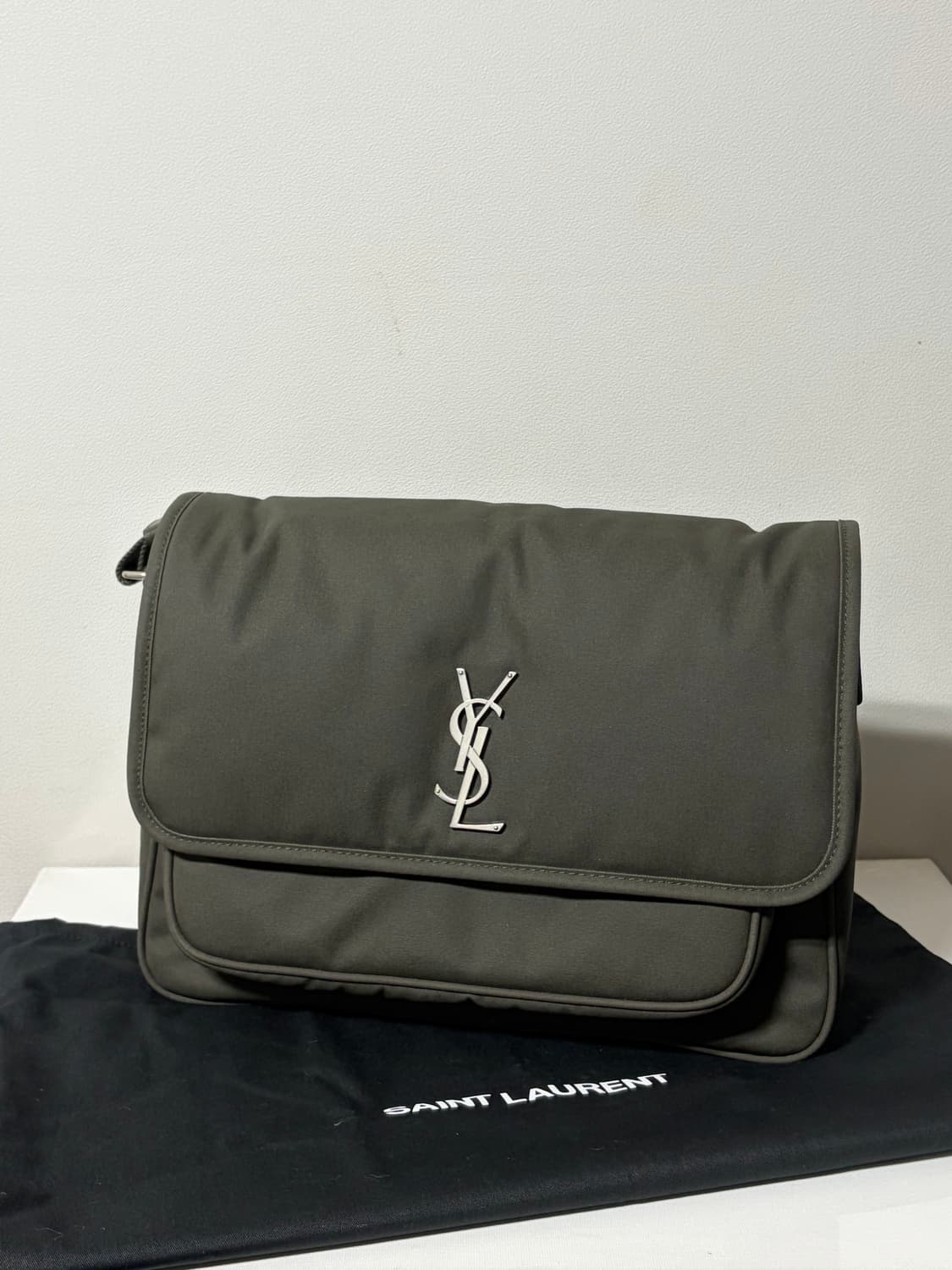 생로랑 니키 캔버스 메신저  라지 크로스백 상품이미지10