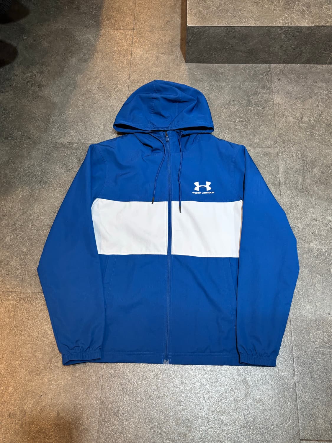 언더아머 바람막이 자켓 M사이즈 상품이미지2