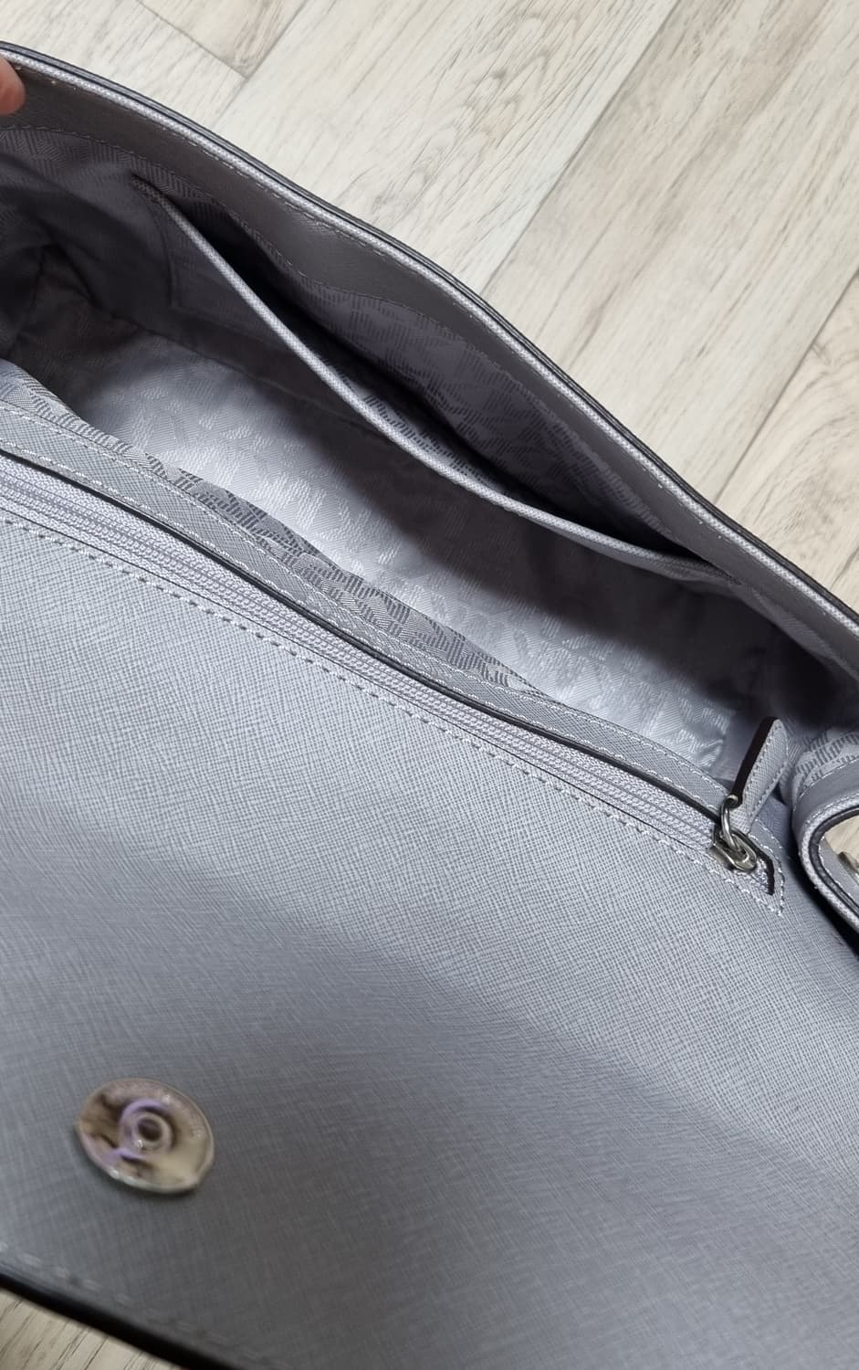 마이클코어스 아바 사피아노 레더 숄더크로스백 상품이미지6