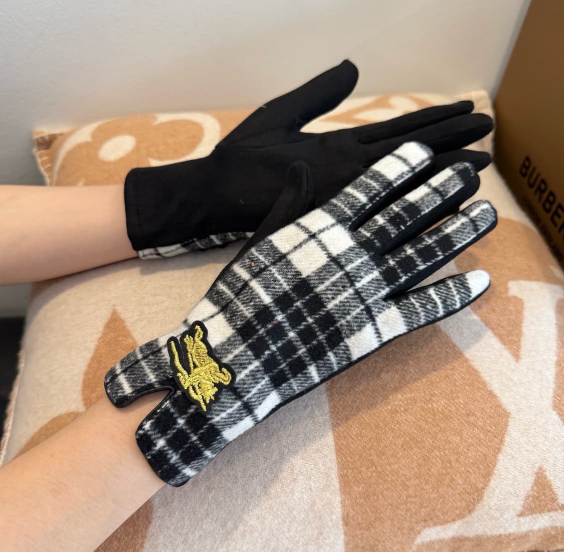 버버리 장갑 가을 겨울 보온 클래식 심플
 상품이미지3