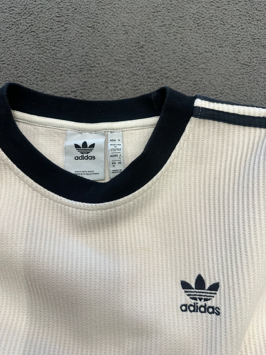 아디다스 아디컬러 클래식 와플 크루넥 처분  상품이미지2