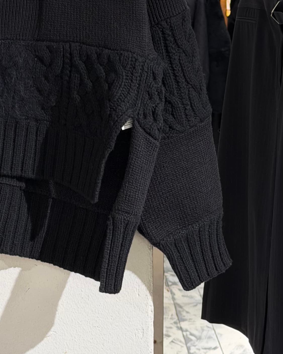 사카이 블랙 케이블 헤어리 믹스 패턴 집업 니트 가디건 상품이미지6