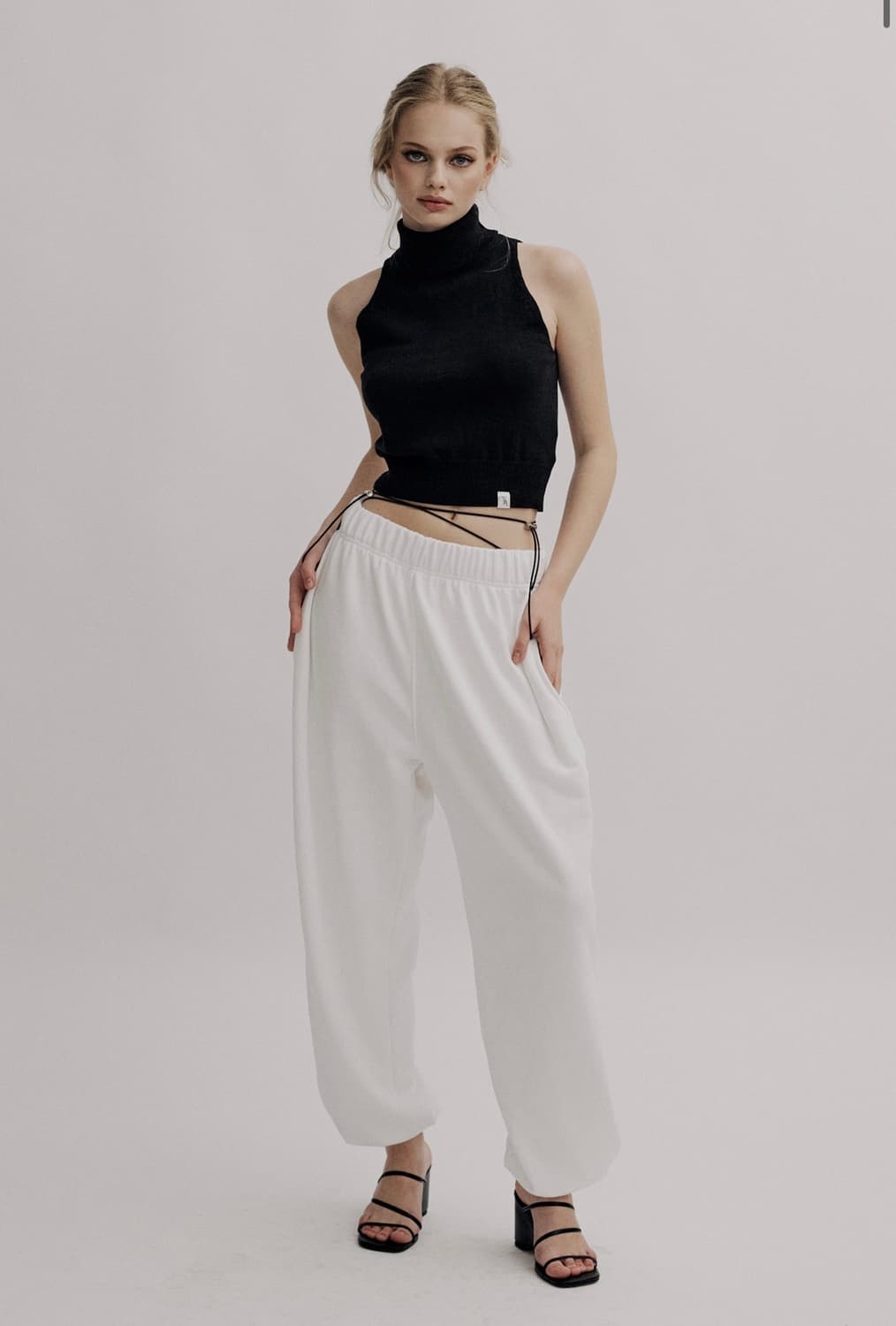 쓰리타임즈 backless turtleneck top 백리스 터틀넥 탑 상품이미지2