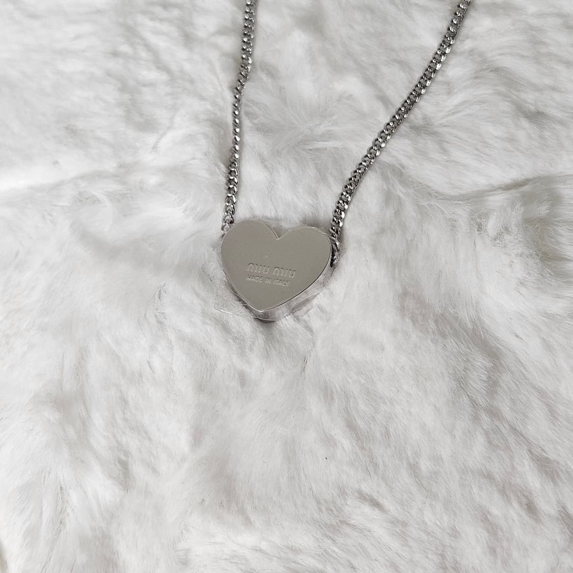 미우미우 에나멜 하트 펜던트 목걸이  상품이미지3