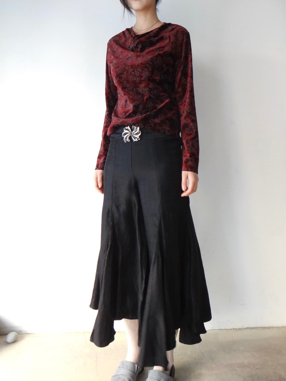 Velvet texture floral top / burgundy 상품이미지3