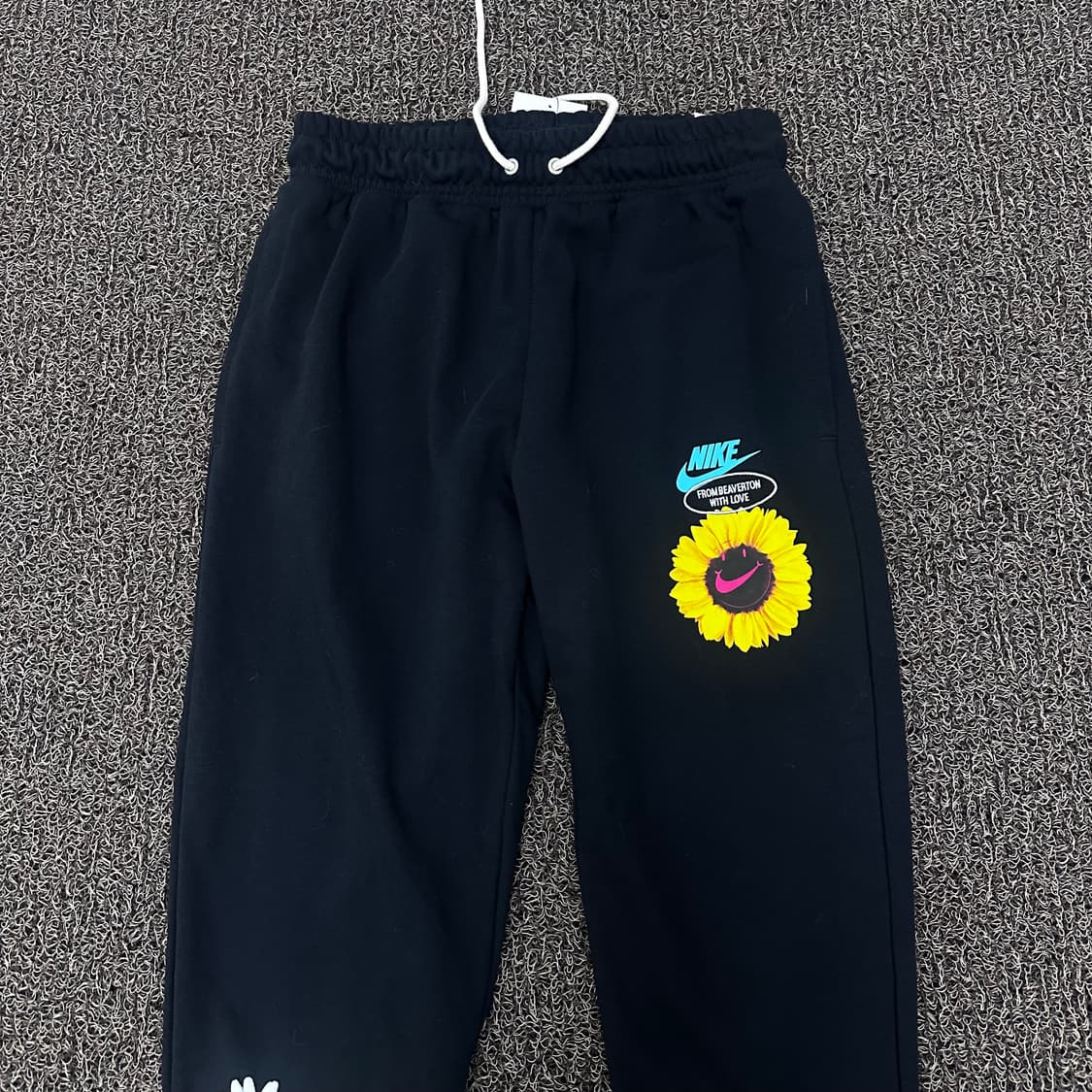 [새상품] NIKE 나이키 플라워 조거팬츠 블랙 M 상품이미지2