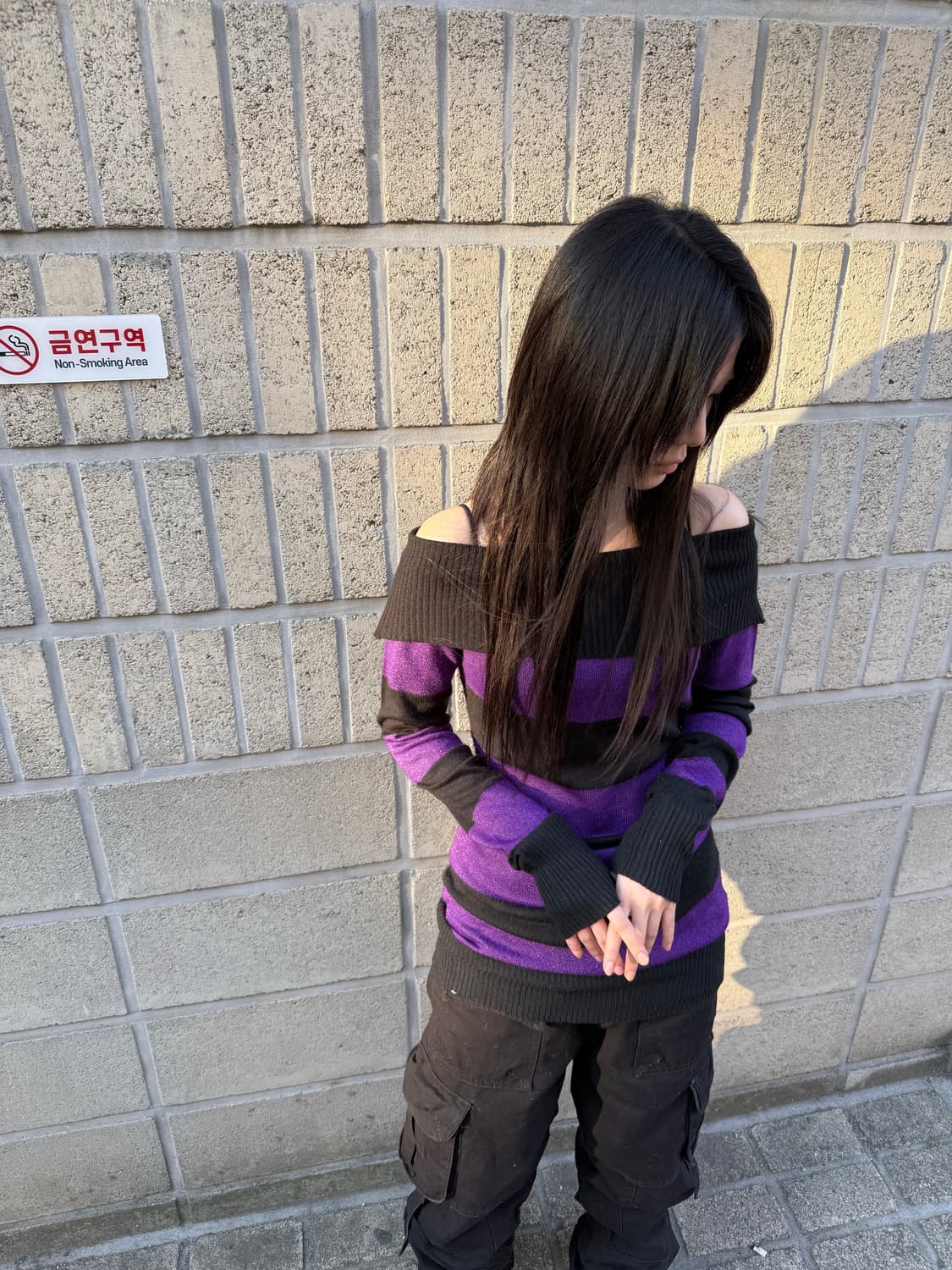 블랙&퍼플 오프숄더 스트라이프 니트 상품이미지3