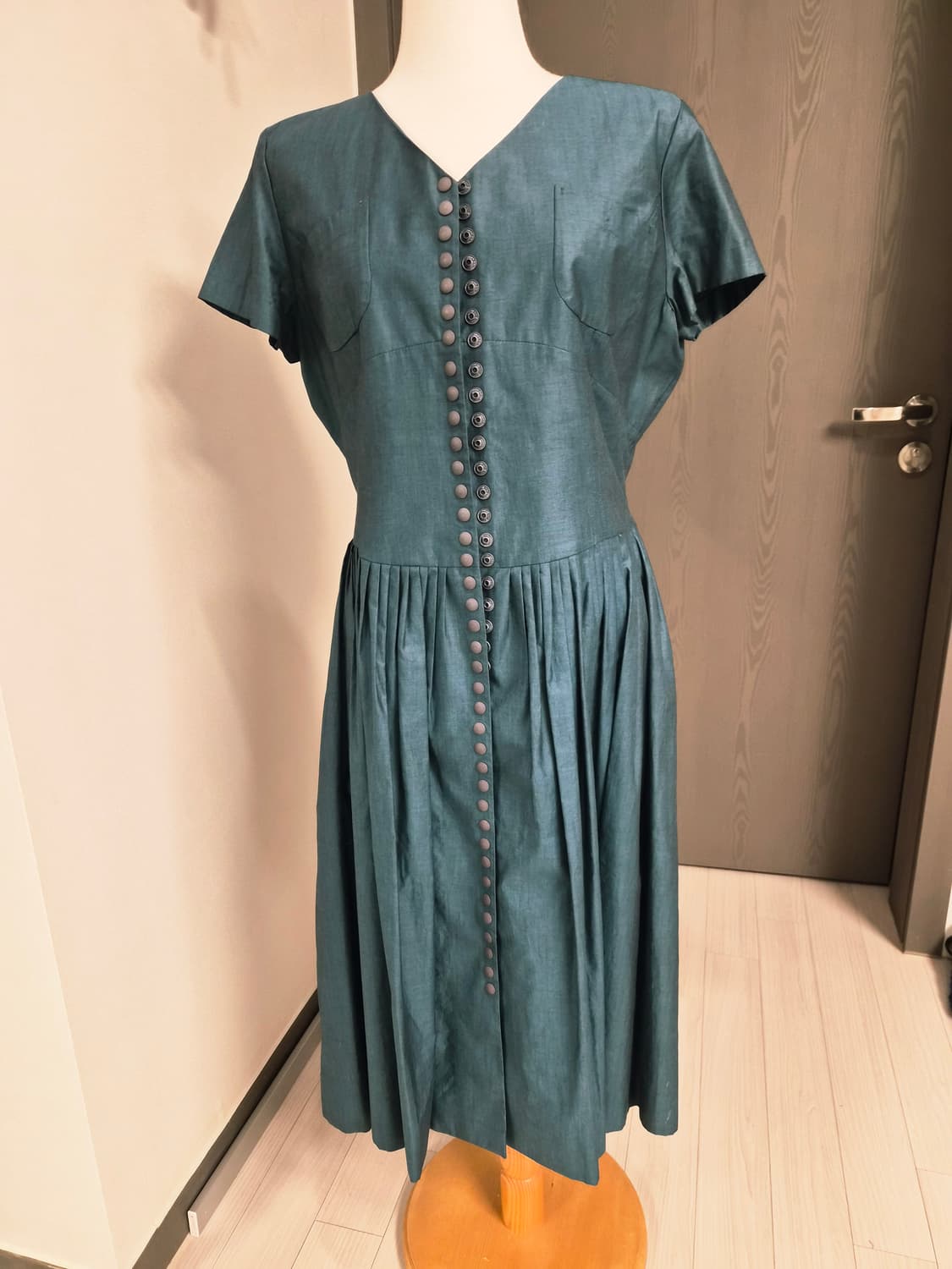 지춘희 미스지콜렉션 셔츠형 플리츠 롱 원피스 (66) 상품이미지2