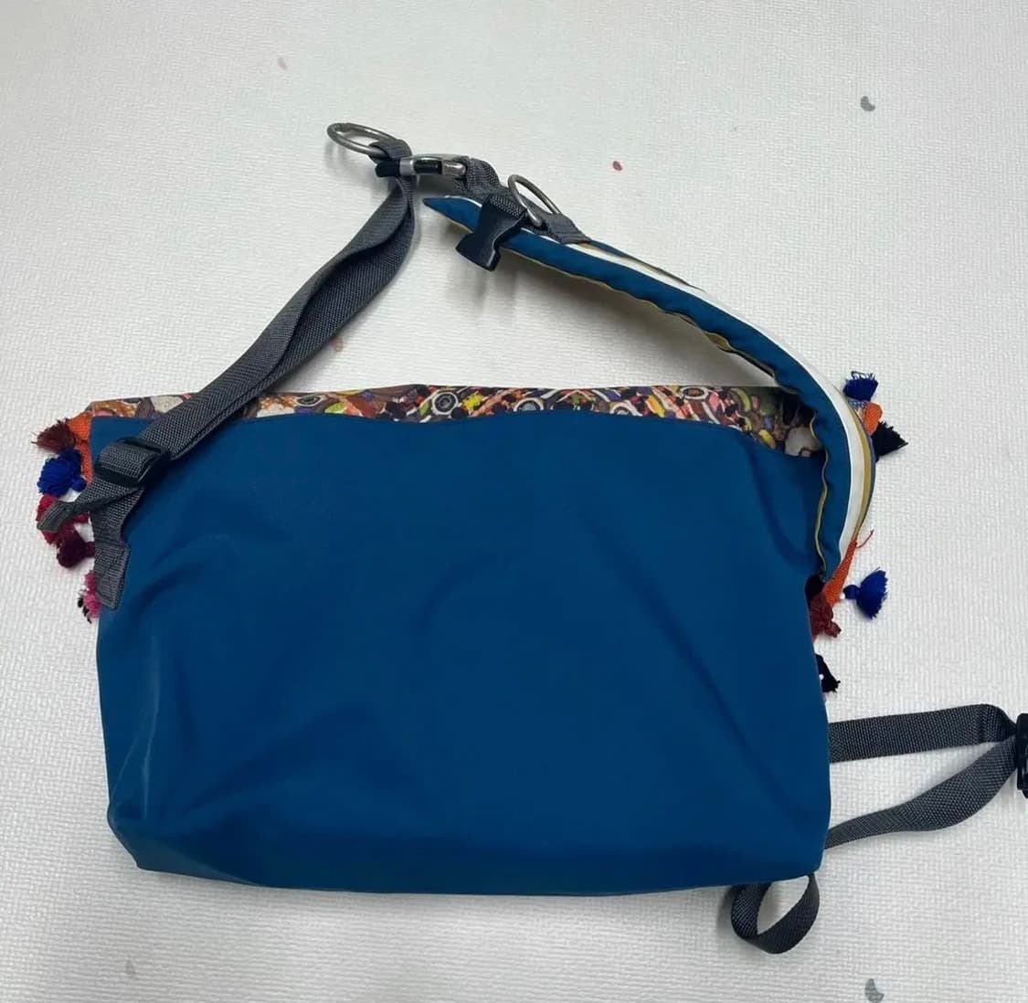 언더커버 에스닉 메신저백 블루 상품이미지4