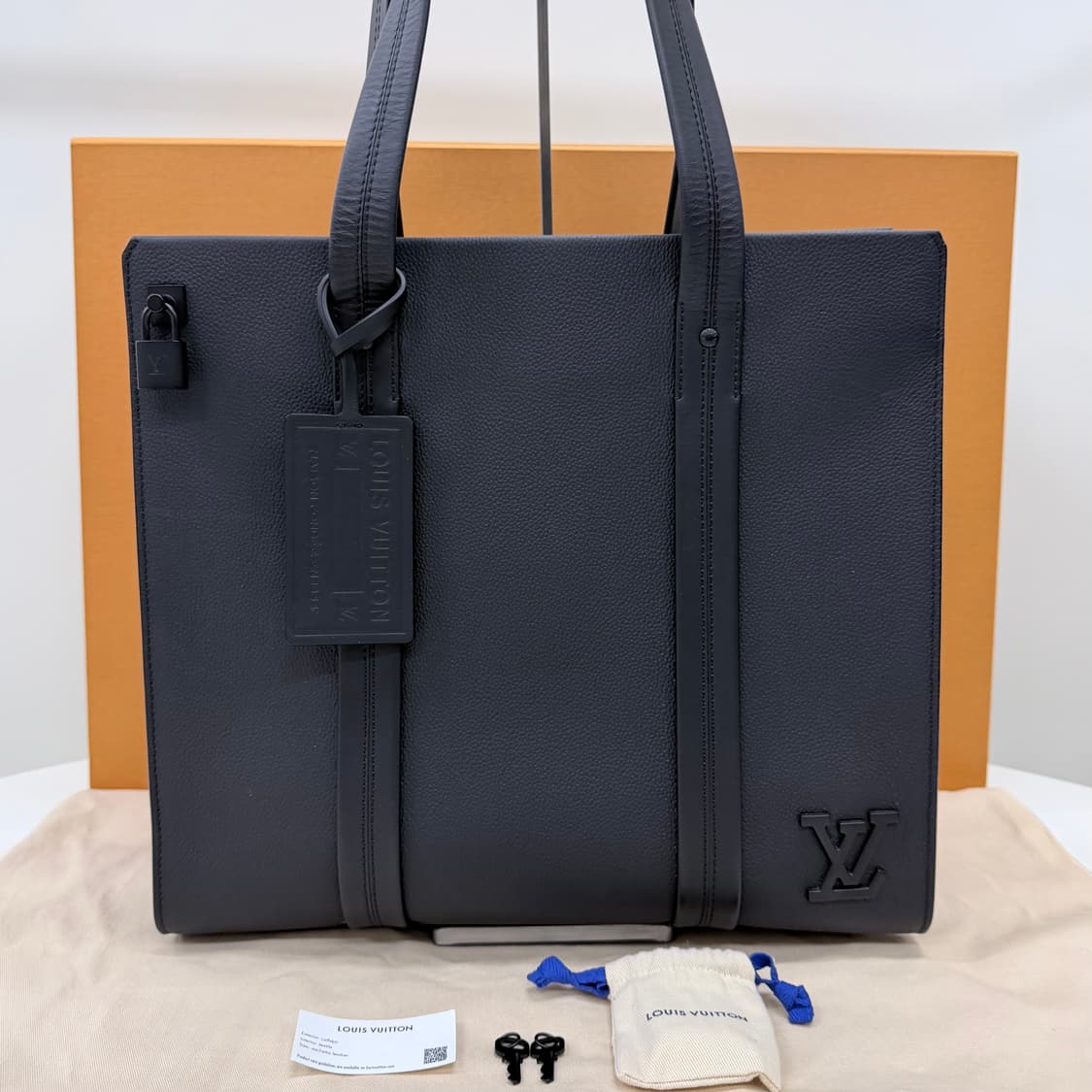 [미사용/선물가능] 루이비통 에어로그램 토트백 블랙 M57308 상품이미지2