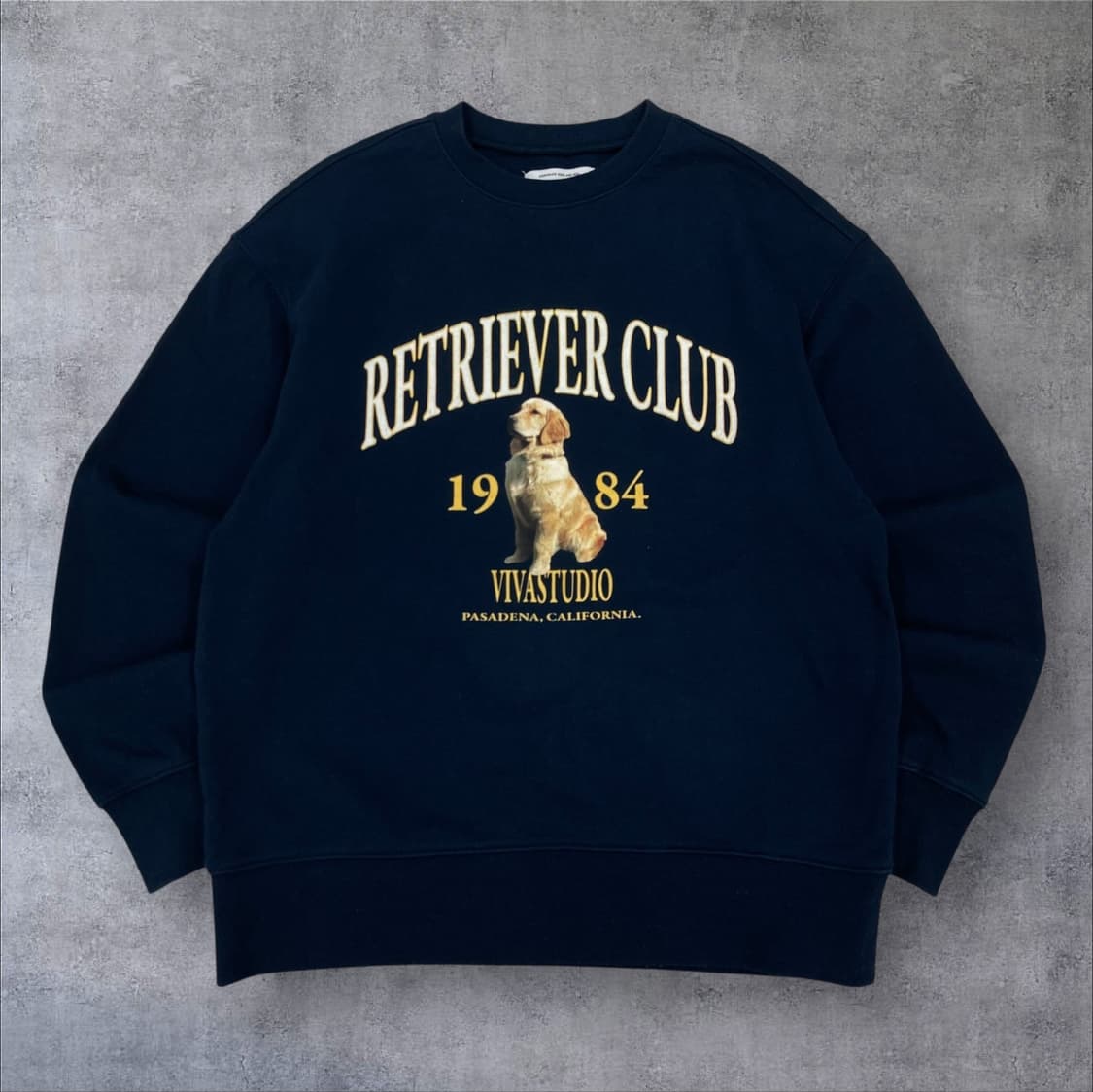 비바스튜디오 리트리버 클럽 빅로고 네이비 맨투맨 상품이미지1