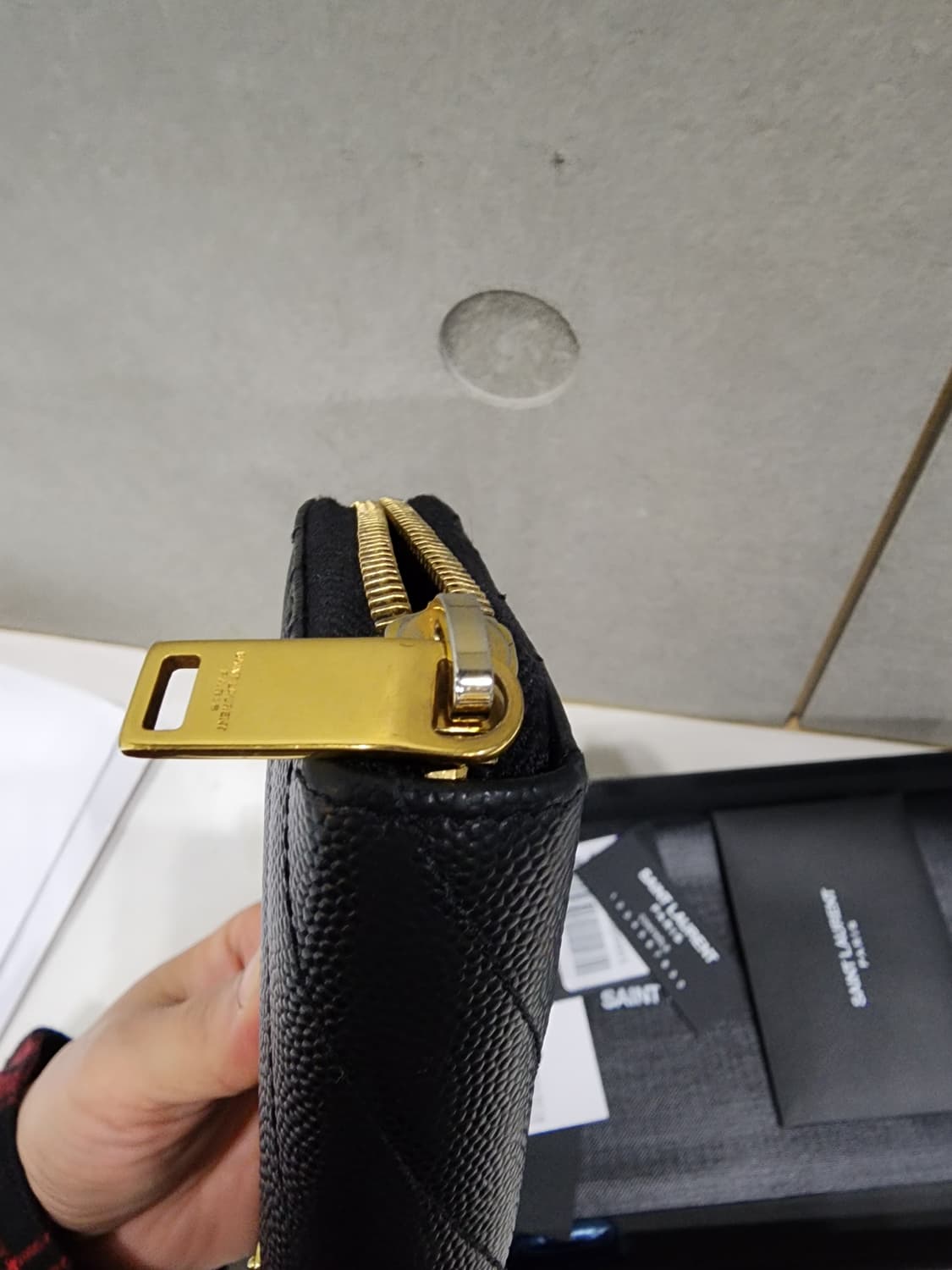 입생로랑 모노그램 로고 지퍼 장지갑 상태굿 상품이미지7