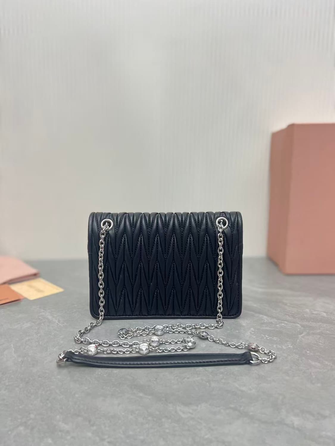 미우 미우 마테라쎄 나파 가죽 미니백 블랙 상품이미지2