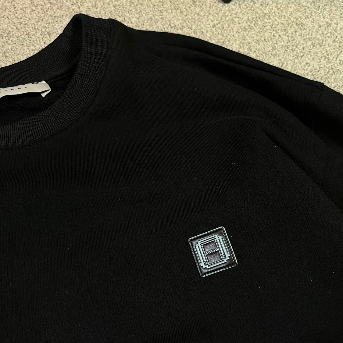 솔리드 옴므 빅로고 레드 패치 스웻 맨투맨 상품이미지4