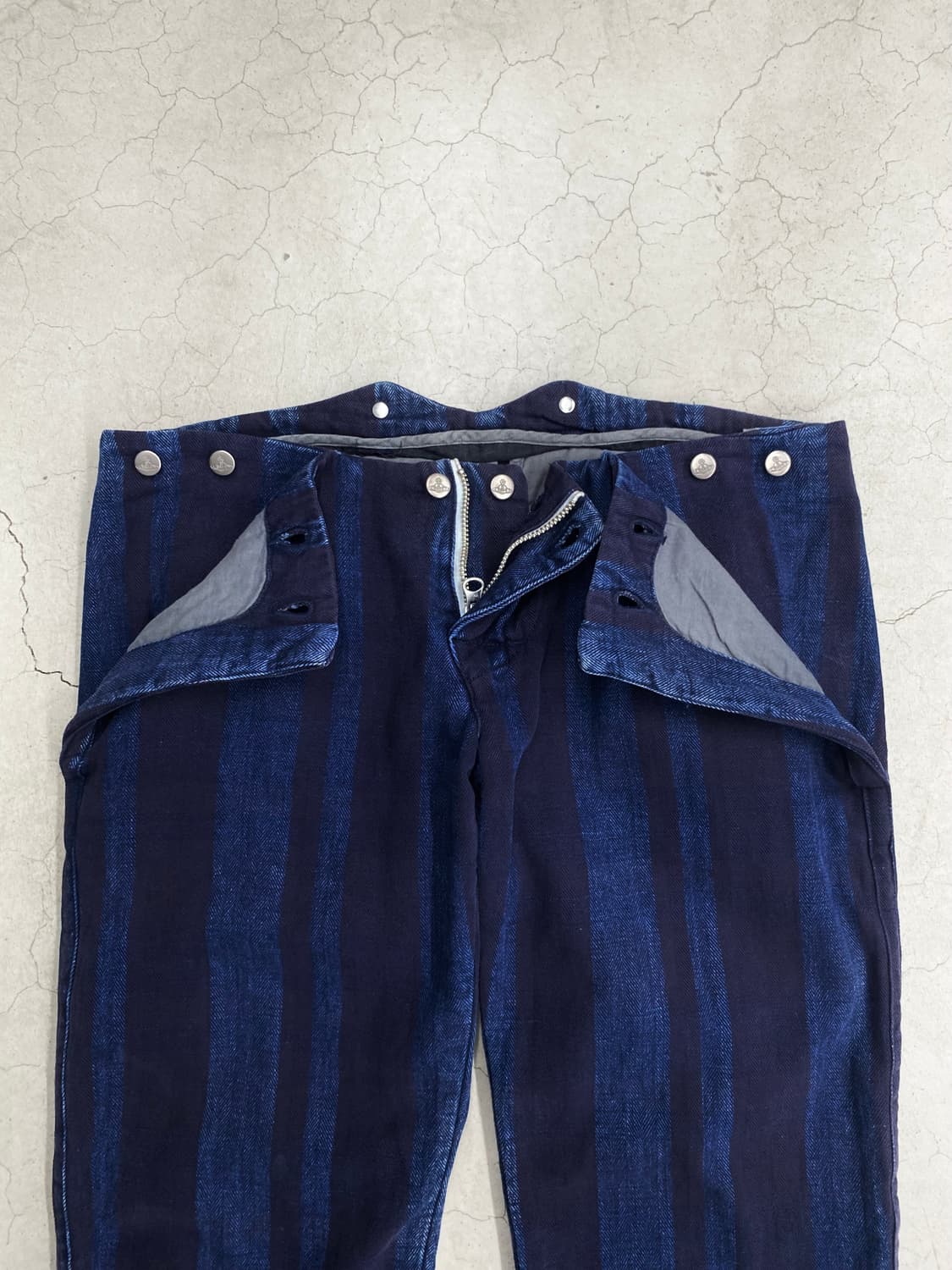 비비안 웨스트우드 맨 스트라이프 팬츠 상품이미지5