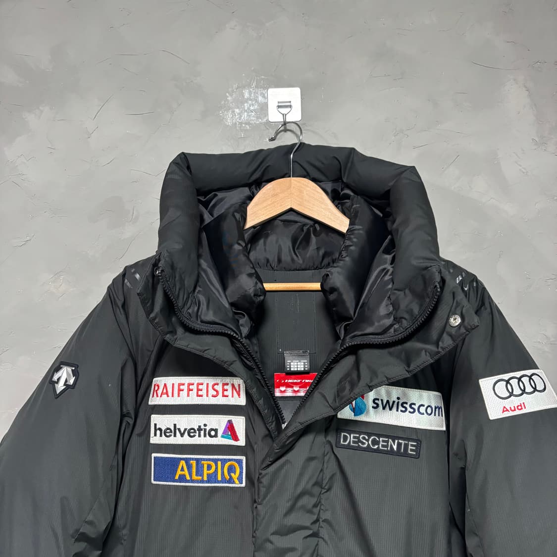 데상트 아우디 스위스 스키팀 덕다운 롱패딩 상품이미지2