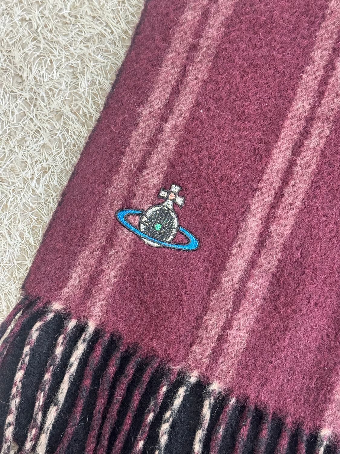 비비안웨스트우드 버건디 블랙 펑크 스트라이프 자수로고 머플러  상품이미지3