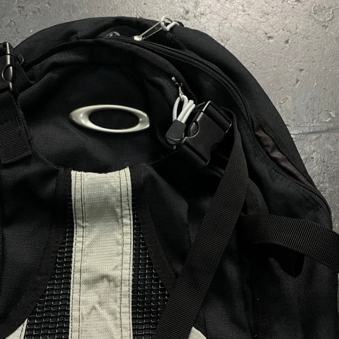 오클리 아이콘 백팩  상품이미지2