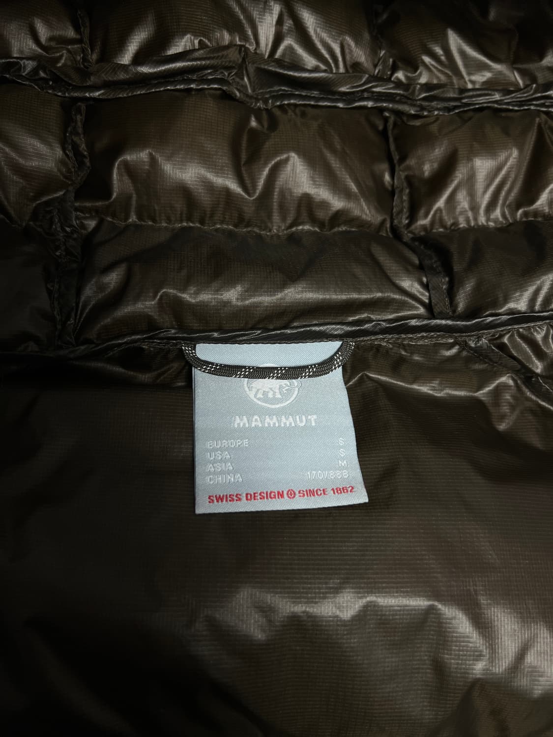 마무트 경량패딩 루프틱 다운 상품이미지4