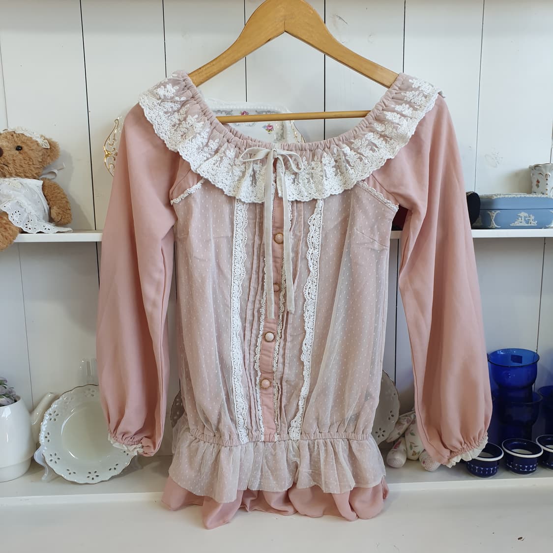 LIZ LISA(리즈리사) 고전라벨 레이스 오프숄더 블라우스 상품이미지1