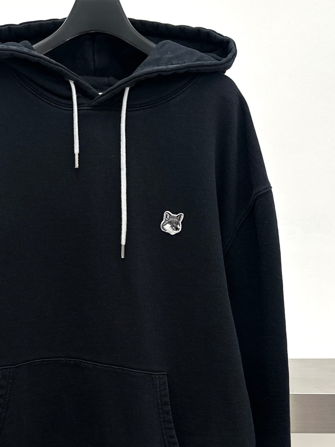 메종키츠네 그레이 폭스헤드 블랙 후드티  상품이미지5